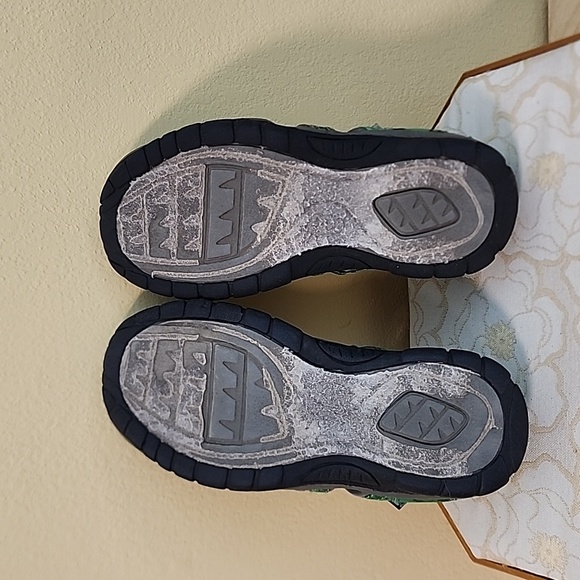 Old Navy Outdoor Summer Trek Shoes - Picture 2 of 7
